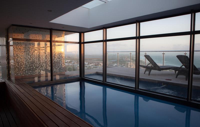 Aquarius Luxury Suites Bloubergstrand Exterior photo